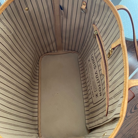 SOLD Louis Vuitton Neverfull MM with Pouch - Picture 5 of 14